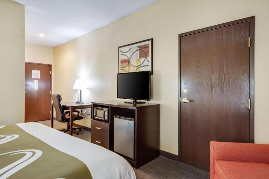 Quality Inn & Suites Arbor Exterior photo