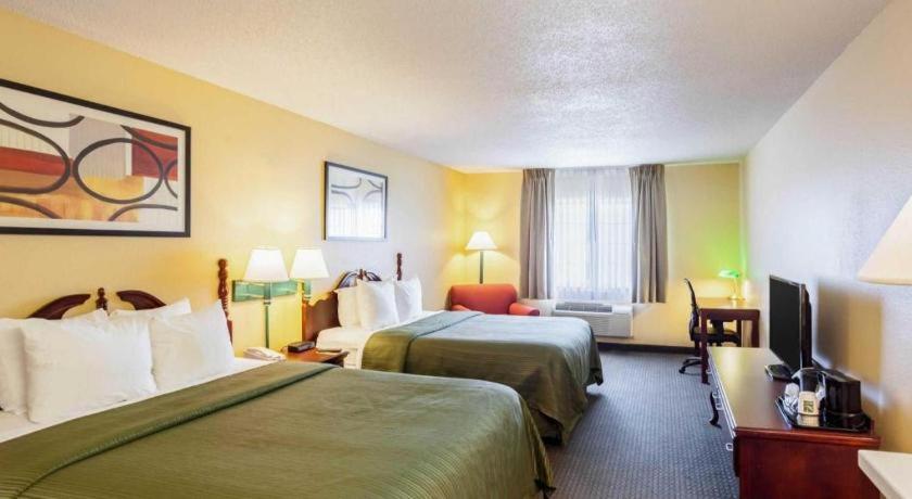 Quality Inn & Suites Arbor Exterior photo